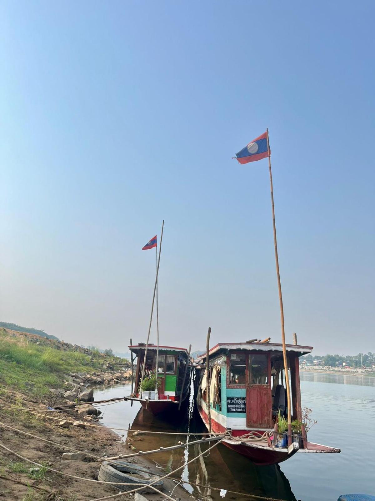 1 Min To Slow Boat Guesthouse Konekeo Bagian luar foto