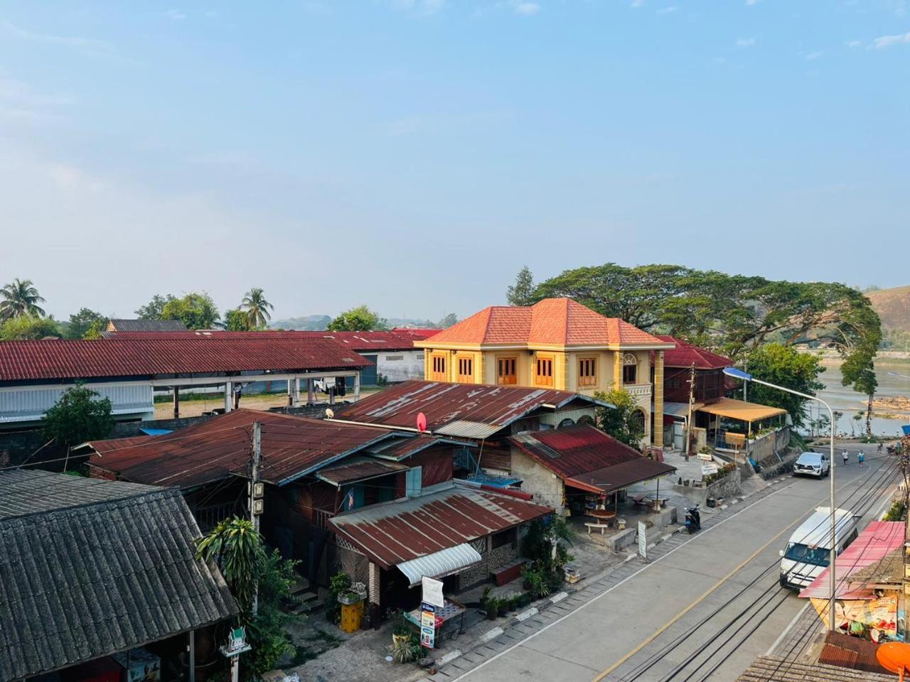 1 Min To Slow Boat Guesthouse Konekeo Bagian luar foto