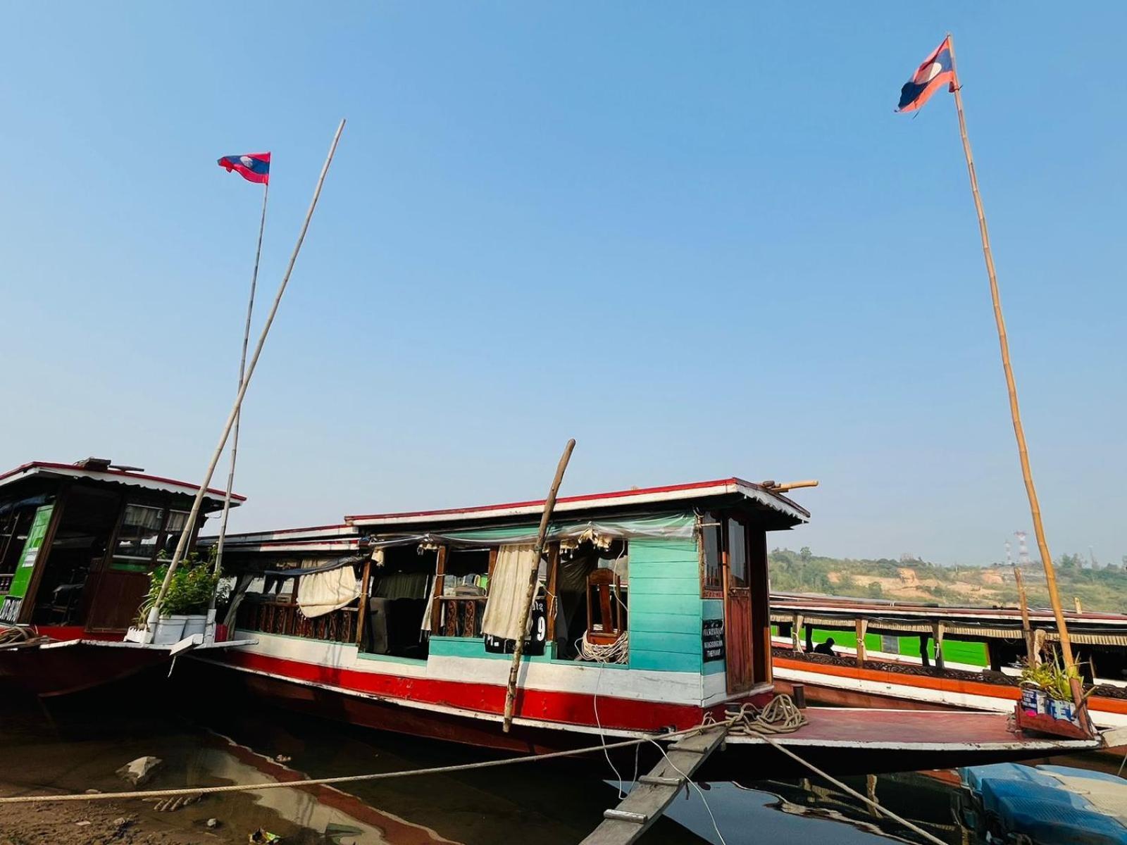 1 Min To Slow Boat Guesthouse Konekeo Bagian luar foto
