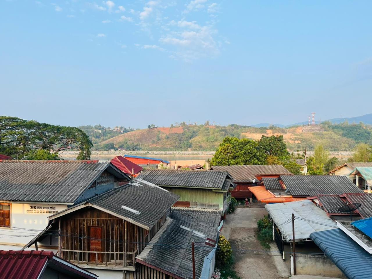 1 Min To Slow Boat Guesthouse Konekeo Bagian luar foto