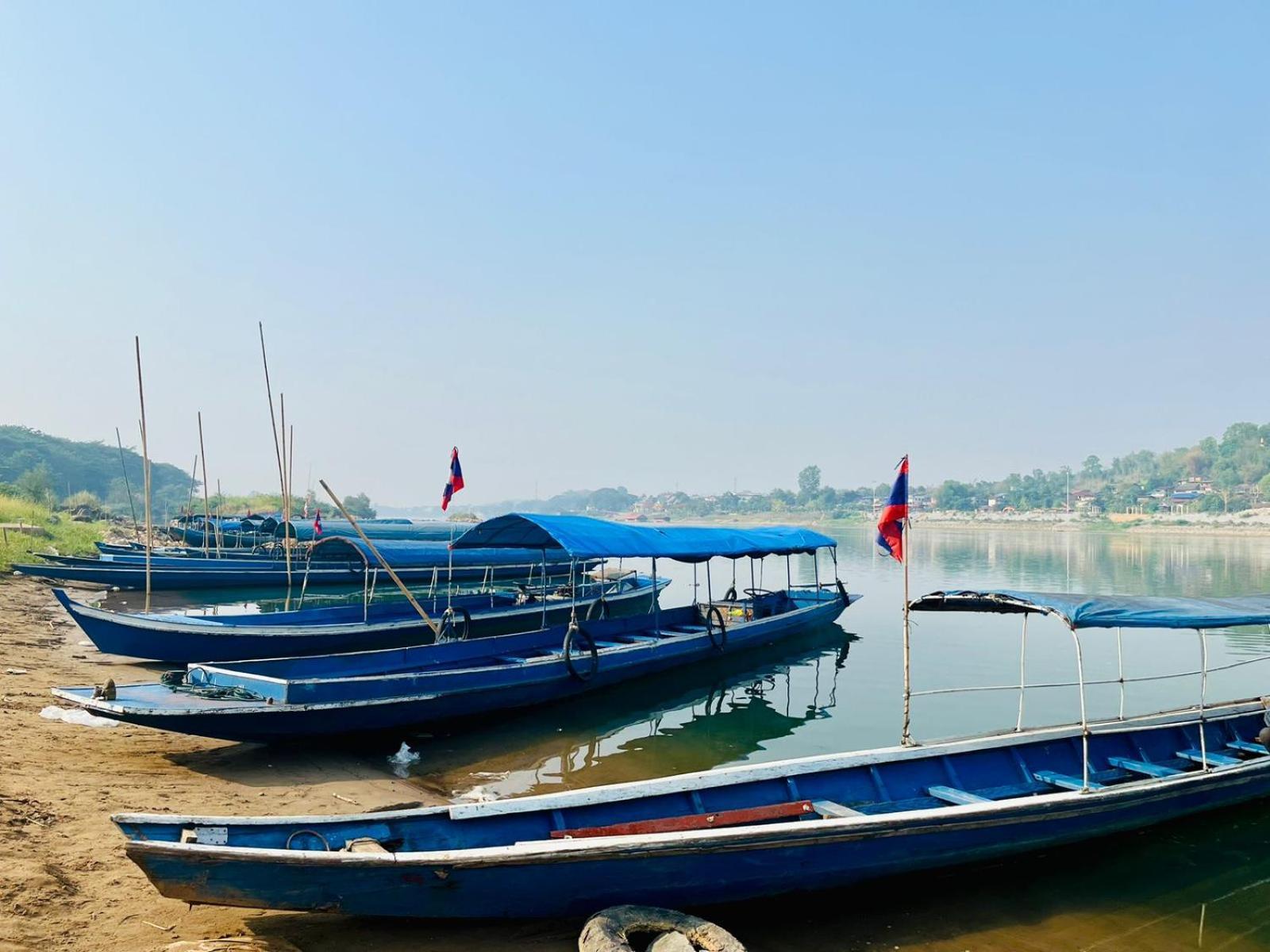 1 Min To Slow Boat Guesthouse Konekeo Bagian luar foto