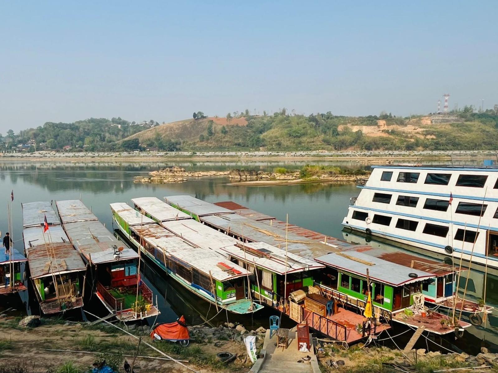 1 Min To Slow Boat Guesthouse Konekeo Bagian luar foto