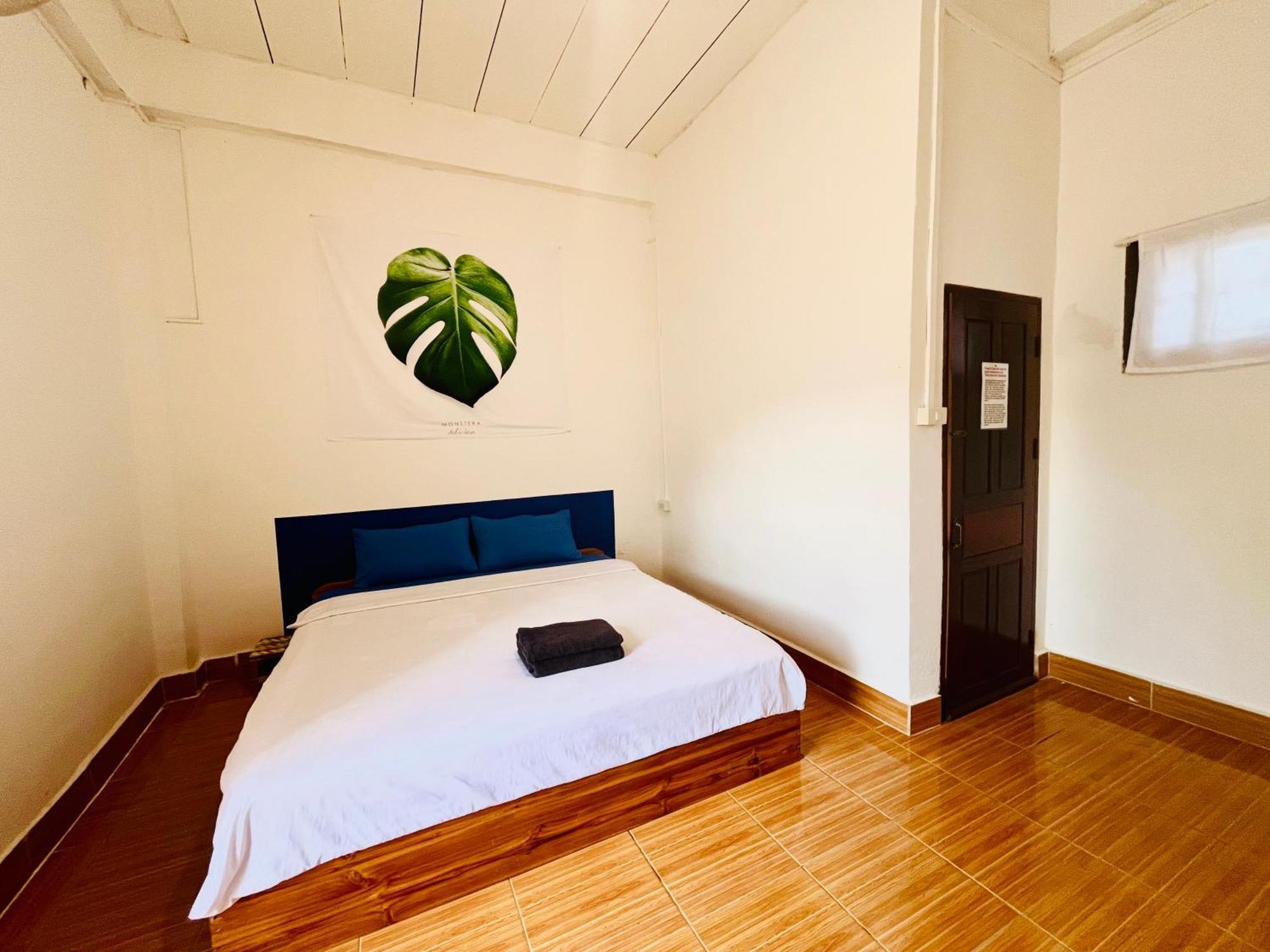 1 Min To Slow Boat Guesthouse Konekeo Bagian luar foto