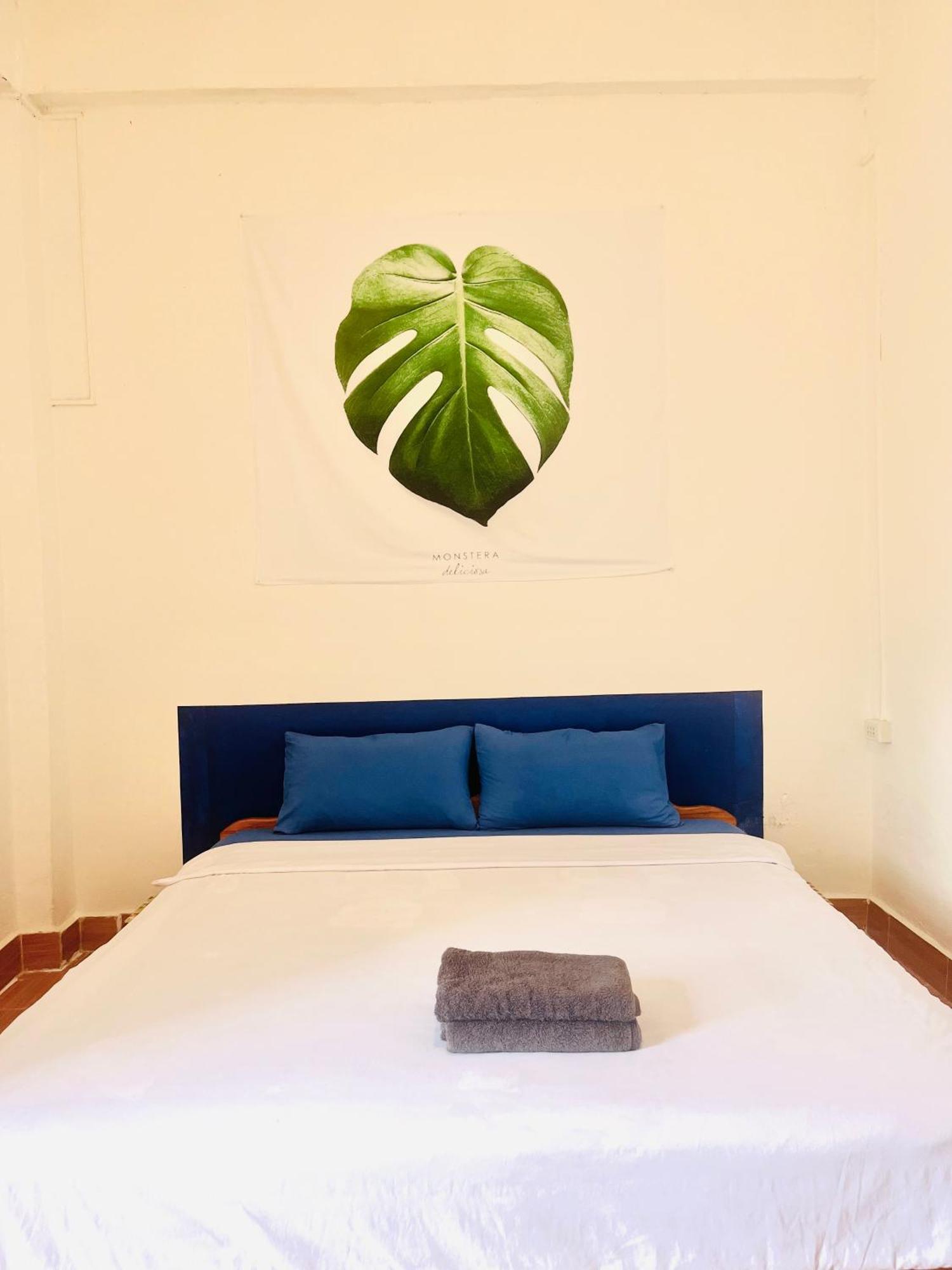 1 Min To Slow Boat Guesthouse Konekeo Bagian luar foto
